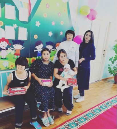 В детском отделении Шалкарской центральной районной больницы ко дню «Счастливая семья» лечащимся детям были вручены подарки.